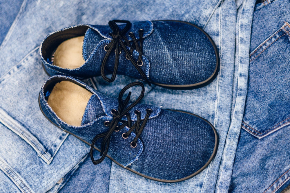 Barefoot boty Ahinsa shoes vyrobené ze starých džínů