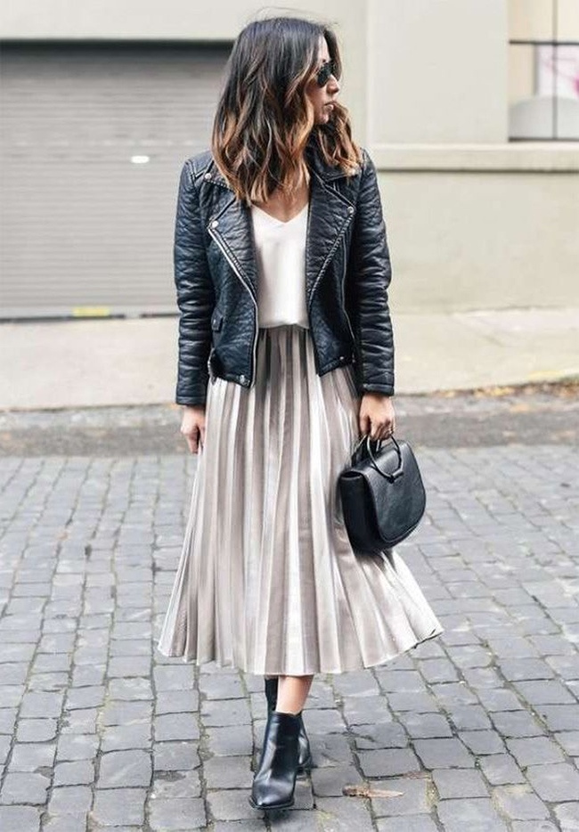 Kožená bunda a plisovaná sukně