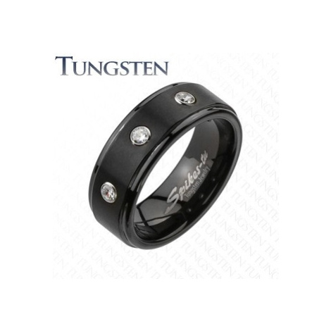 Prsten z wolframu - černý povrch se třemi čirými zirkony Šperky eshop