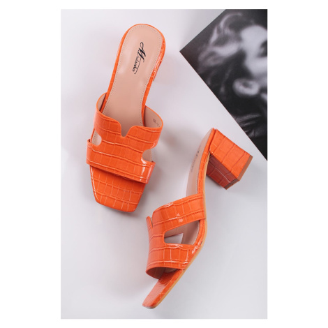 Oranžové pantofle na hrubém podpatku Anisa Mulanka