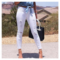 Děrované džíny s nízkým pasem