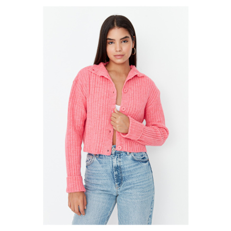 Trendyol Pink Crop Měkký texturovaný pletený svetr s vysokým výstřihem