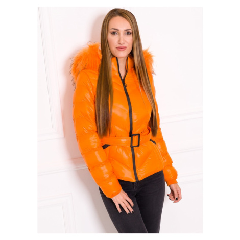Dámská krátká zimní bunda s černým zipem a páskem - oranžová