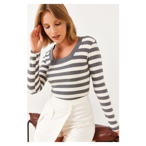 Bianco Lucci Women's Striped U Neck Raised T-Shirt 0010