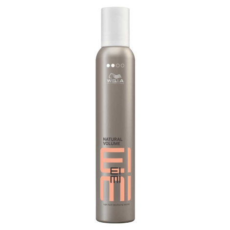 Wella Professionals Tužící pěna pro objem vlasů EIMI Natural Volume 300 ml