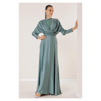 By Saygı Saténové dlouhé šaty s nabíranými rukávy, detailem knoflíků, vpředu s podšívkou a korál