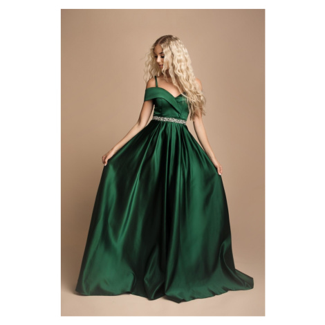 Smaragdové lesklé šaty s kamínky