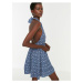 Modré dámské květované krátké šaty s odhalenými zády Trendyol