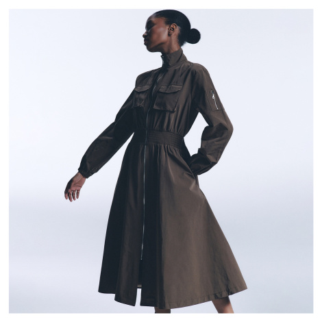 Zelené šaty s dlouhým rukávem