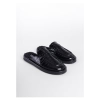 Capone Outfitters Closed Toe Furry Women's Slippers