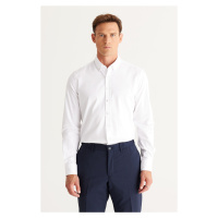 ALTINYILDIZ CLASSICS Men's White Slim Fit Slim Fit Buttoned Collar Cotton Gabardine Shirt.