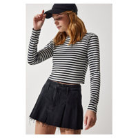 Happiness İstanbul Women's Black Crew Neck Striped Crop Knitted Blouse