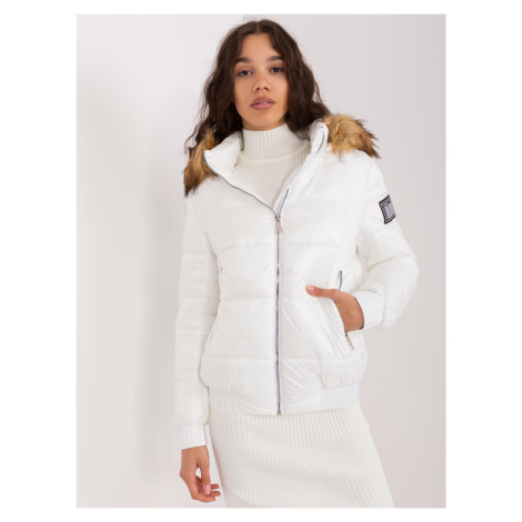 Bílá zimní bunda s odepínací kapucí Fashionhunters