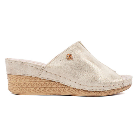 Stylové zlaté nazouváky dámské na klínku GOODIN