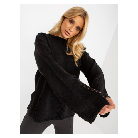 Černý dámský oversize svetr s dírami s vlnou Fashionhunters