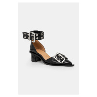 Lodičky GANNI Feminine Buckle Open Cut Pump Naplack černá barva, na podpatku, S2891