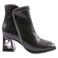 DGN 844-22K Women's Brooch Accessory Heeled Boots.