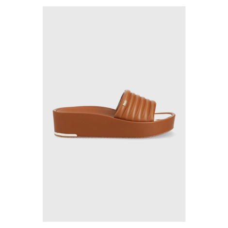 Kožené pantofle Dkny JASNA dámské, hnědá barva, na platformě, K4205489