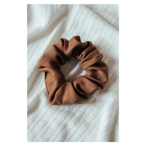 Karamelová gumička scrunchie