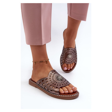 Lesklé dámské pantofle na plochém podpatku s měděným zdobením Ebirena Kesi