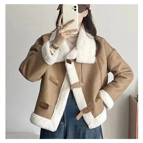 Dámská kožená bunda s kožíškem a opasky