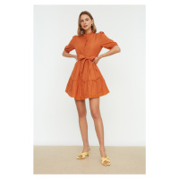 Tkané šaty Trendyol Cinnamon Belted Flounce