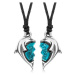 Dva náhrdelníky, rozdělené srdce s lesklými delfíny, nápis - best friend