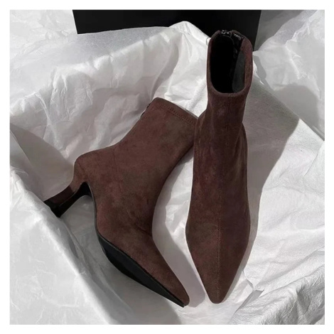 Elastické dámské boty na podpatku