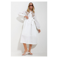 Trend Alaçatı Stili Women's White Judge Collar Front Embroidered Balloon Sleeve Belt Lined Woven
