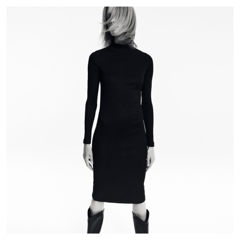 Reserved - PREMIUM Šaty s vysokým podílem recyklovaného polyesteru - Černý