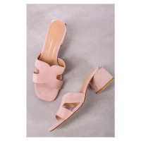 Světle růžové pantofle na hrubém podpatku Effie