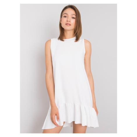 RUE PARIS Dámské bílé šaty s volány Fashionhunters