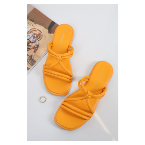 Žluté nízké pantofle 2-27156 Marco Tozzi