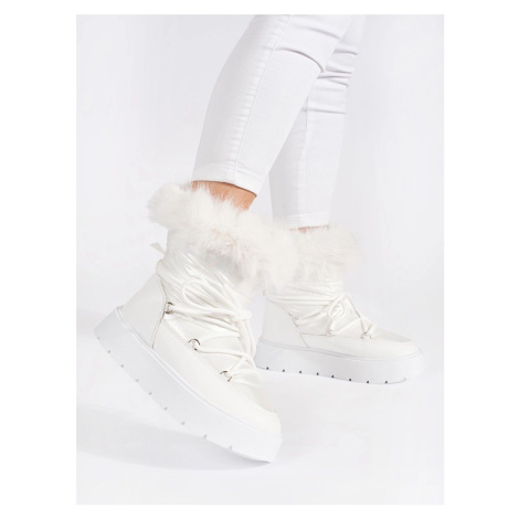 Zajímavé dámské bílé sněhule na platformě