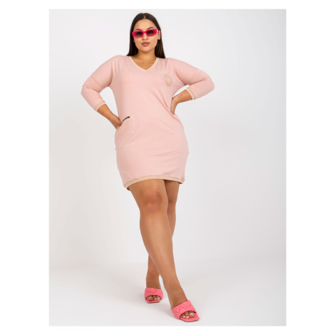 Prašně růžová bavlněná tunika plus velikosti s výstřihem do V Fashionhunters
