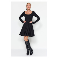 Trendyol černá sukně se čtvercovým výstřihem s volánkovým pasem vypasovaná mini pletené mini šat