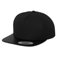 snapback kšiltovka s rovným karbonovým kšiltem