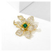 Éternelle Luxusní brož se smaragdovým krystalem Juliena - květina B7187-LXT0830H Zlatá