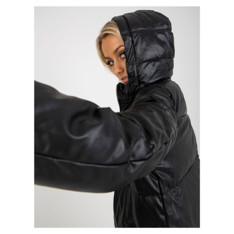 Černá zimní bunda z ekokůže s prošíváním Fashionhunters