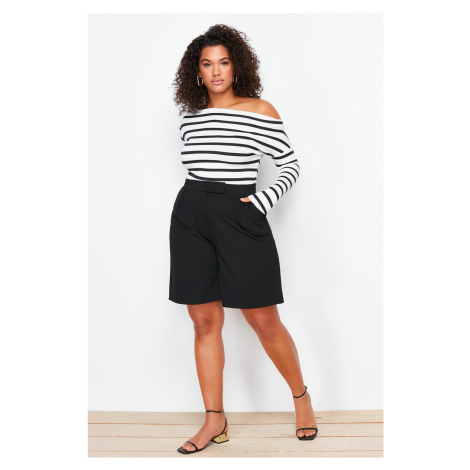 Trendyol Curve Black Pleat Detailed Shorts & Bermuda