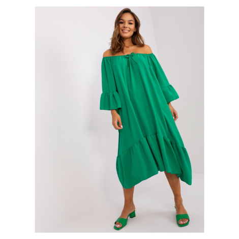 Zelené oversize midi šaty s volánem Fashionhunters