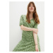 BONPRIX šaty v zavinovacím vzhledu Barva: Zelená, Mezinárodní