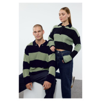 Trendyol Navy Blue Crop Couple Soft Texture Color Block Knit Sweater