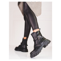 Trendy dámské černé kotníčkové boty na plochém podpatku