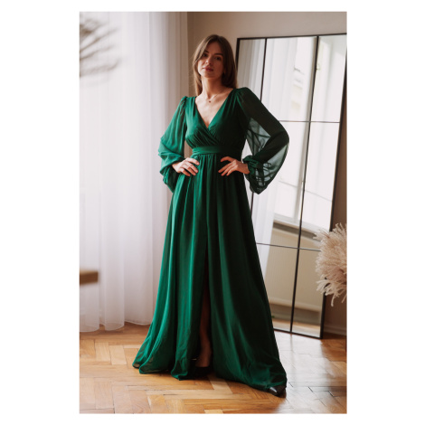 Smaragdové šifonové šaty s dlouhými rukávy