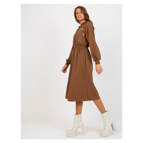 Hnědé mikinové šaty s kapucí Fashionhunters