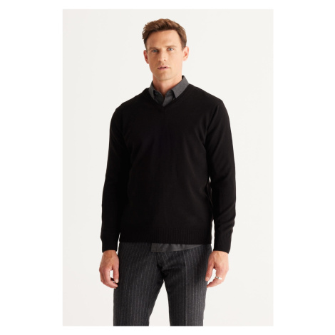 ALTINYILDIZ CLASSICS Men's Black Standard Fit Normal Cut V-Neck Knitwear Sweater. AC&Co / Altınyıldız Classics