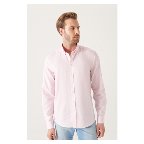 Pánská světle růžová oxfordská košile Avva ze 100% bavlny s knoflíkovým límečkem, běžný střih