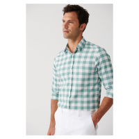 Avva Men's Green Easy-Iron Button Collar Plaid Lycra Cotton Standard Fit Regular Cut Shirt