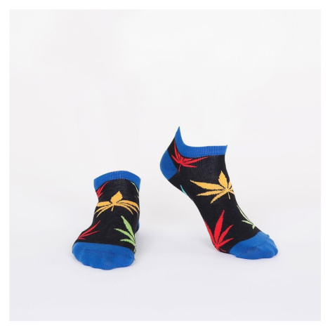 Černé krátké dámské ponožky s barevnými listy FASARDI